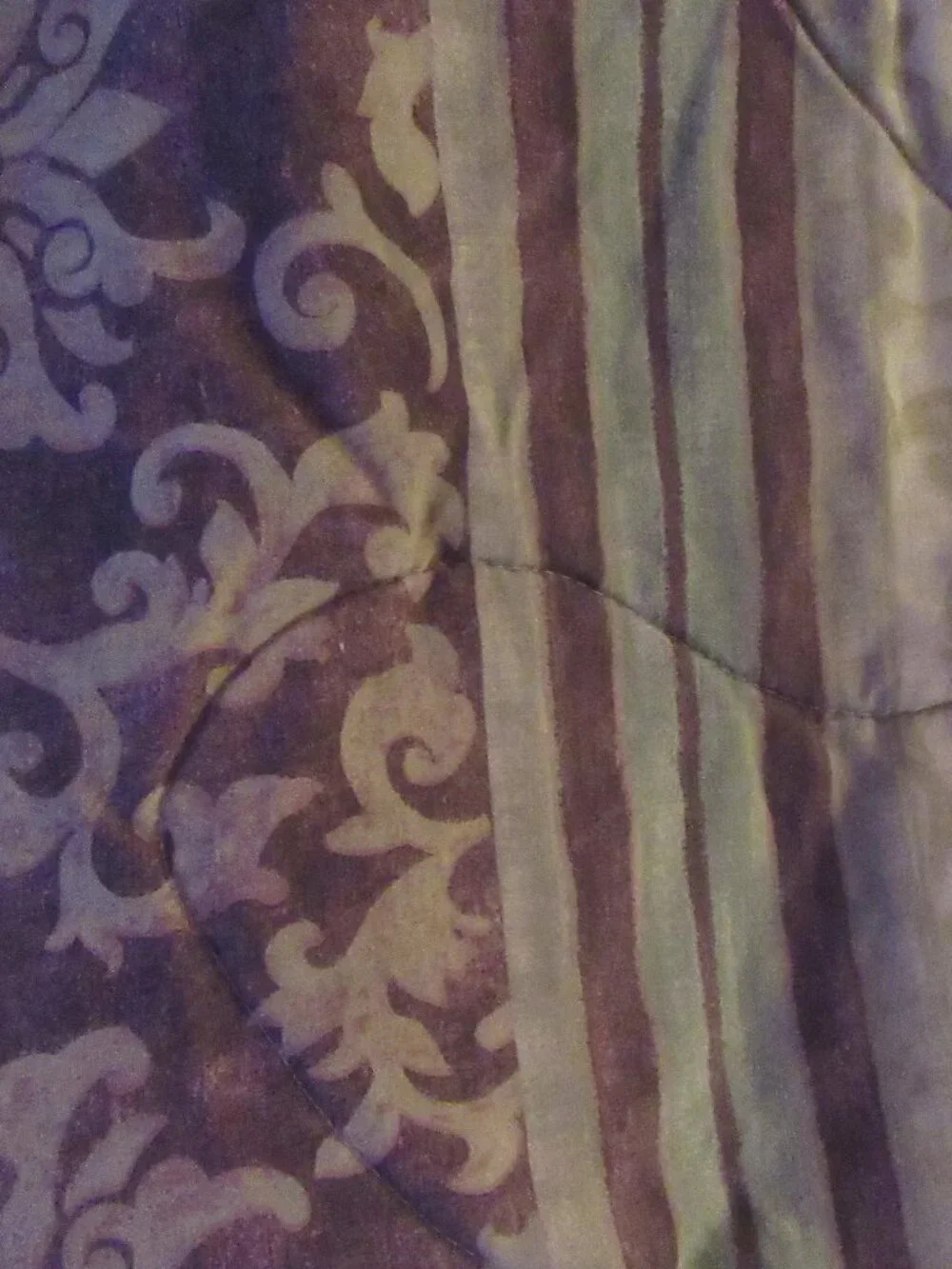 90s Queen Reversible Quilted Comforter Burgundy/purple, creme, green